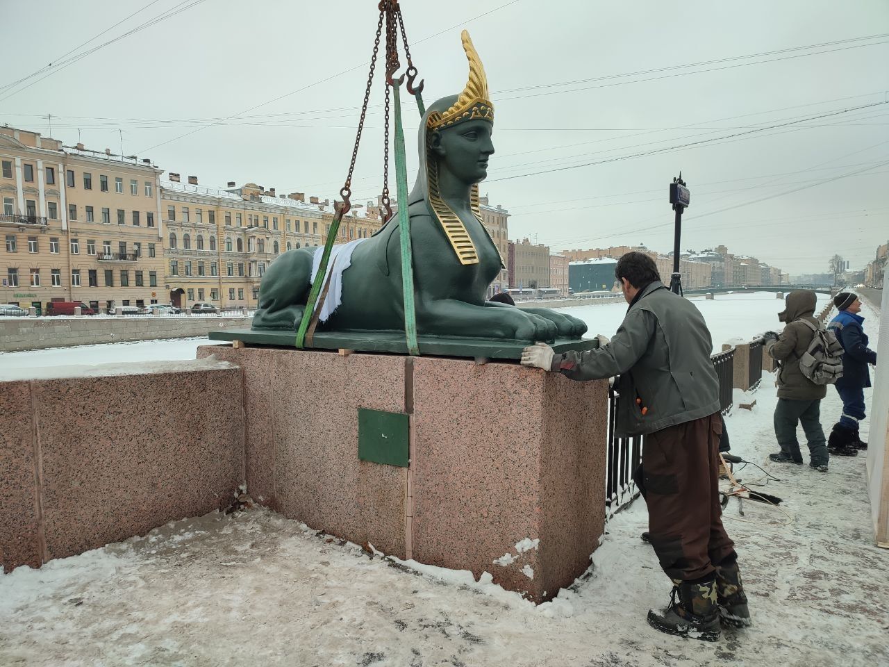 сфинксы египетского моста